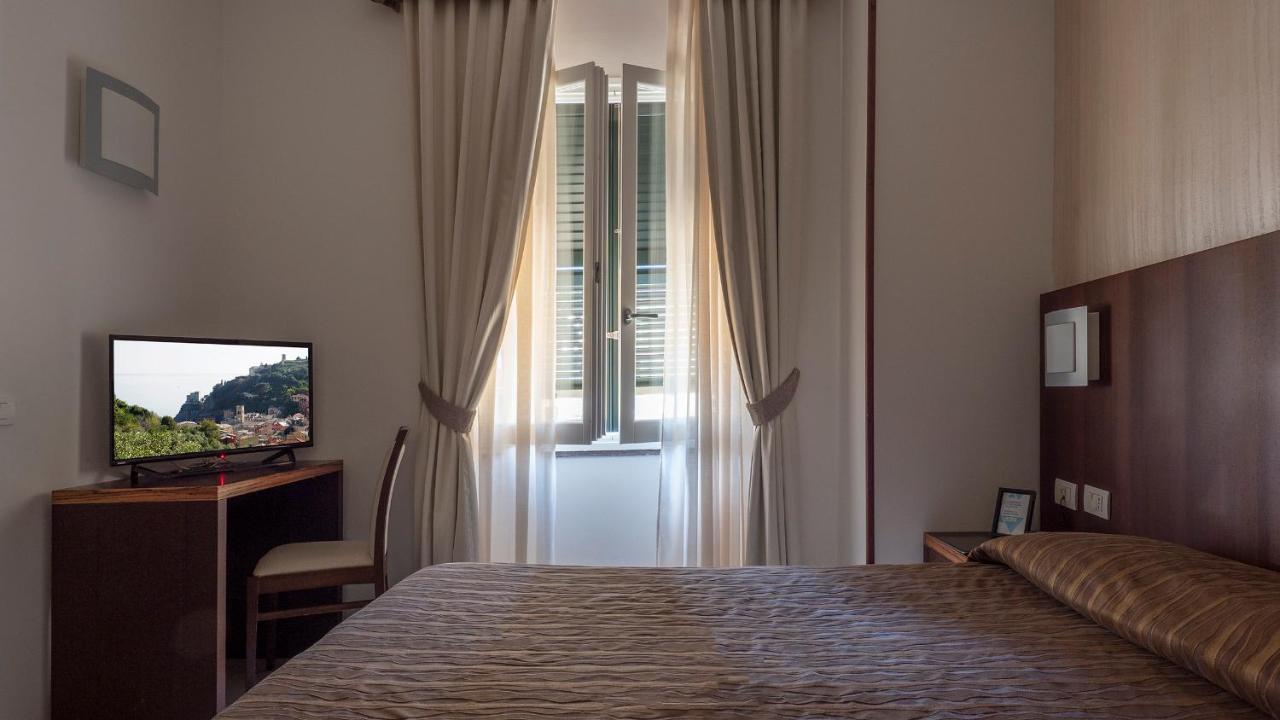 Hotel Margherita Монтероссо-аль-Маре Экстерьер фото